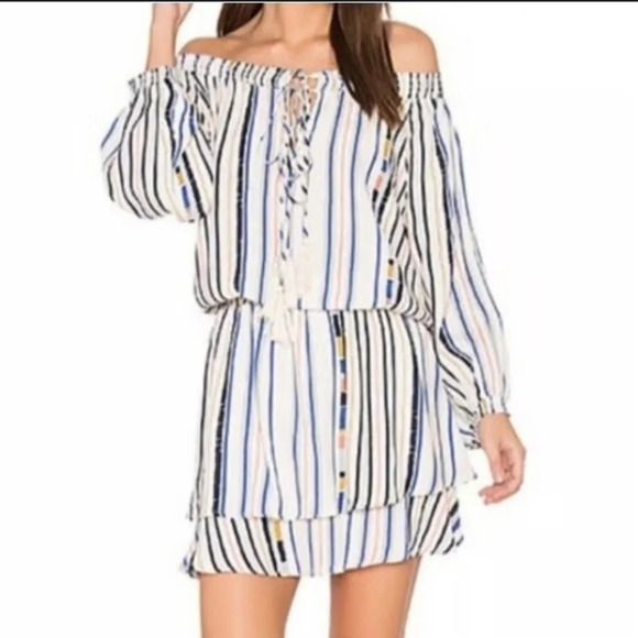 ASTR the Label off the shoulder tiered ruffle tassel dress size small like new - Picture 2 of 8